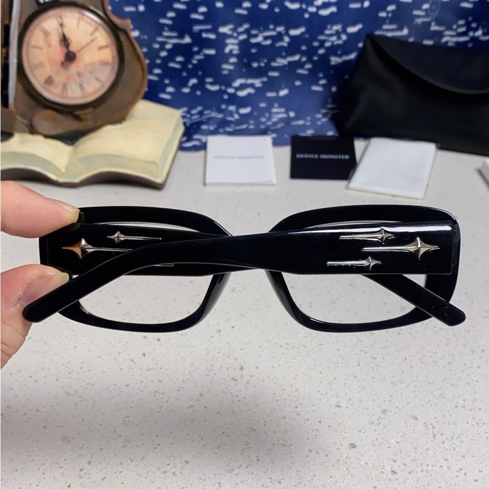 Gentle Monster Black Rectangular Glasses - image 10
